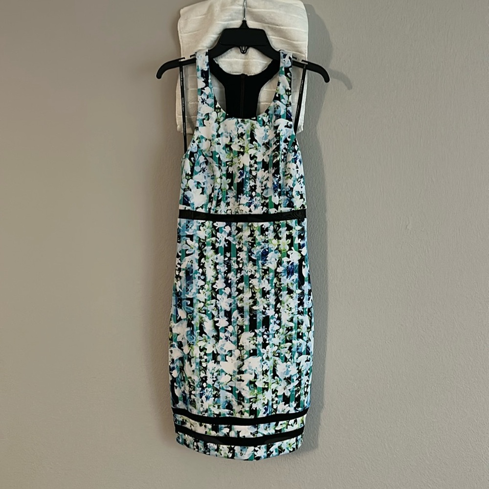 GUESS Los Angeles
Size 2
Not worn 
Clean out closet
Smoke free & pet free home